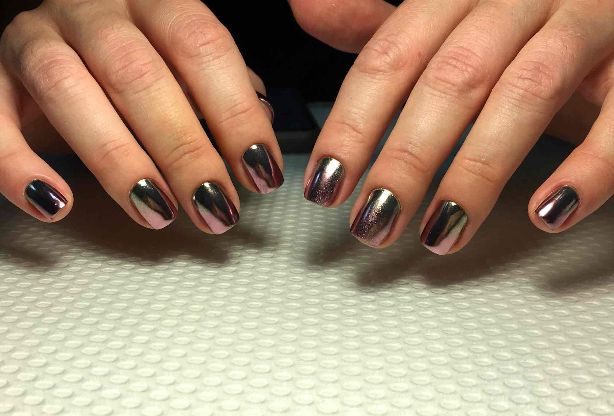 Chrome nagels met chroompoeder, wat is het en hoe gebruik je het?