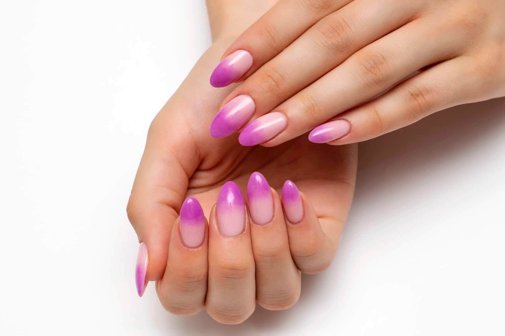 Roze ombre nagels