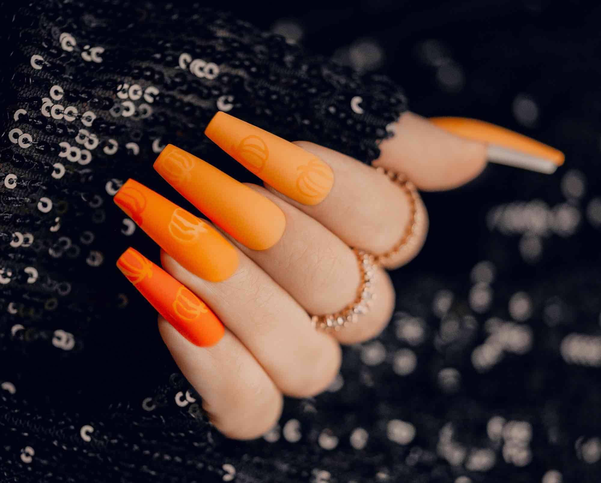 Oranje pompoen nagels