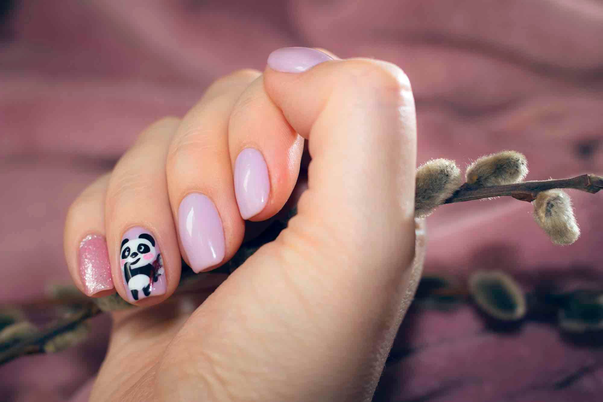 Roze nagels panda nail airt